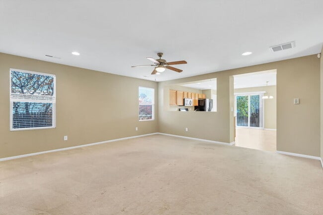 Building Photo - 857 Stagecoach Dr