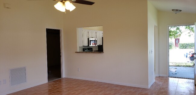 Foto del edificio - 616 Dharma Cir