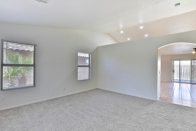 Foto del edificio - Clemente Ranch 4 bedroom
