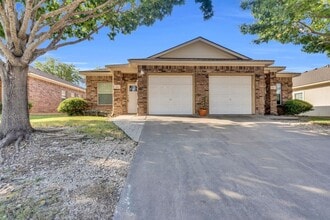 Building Photo - 990 Sierra Vista Ct