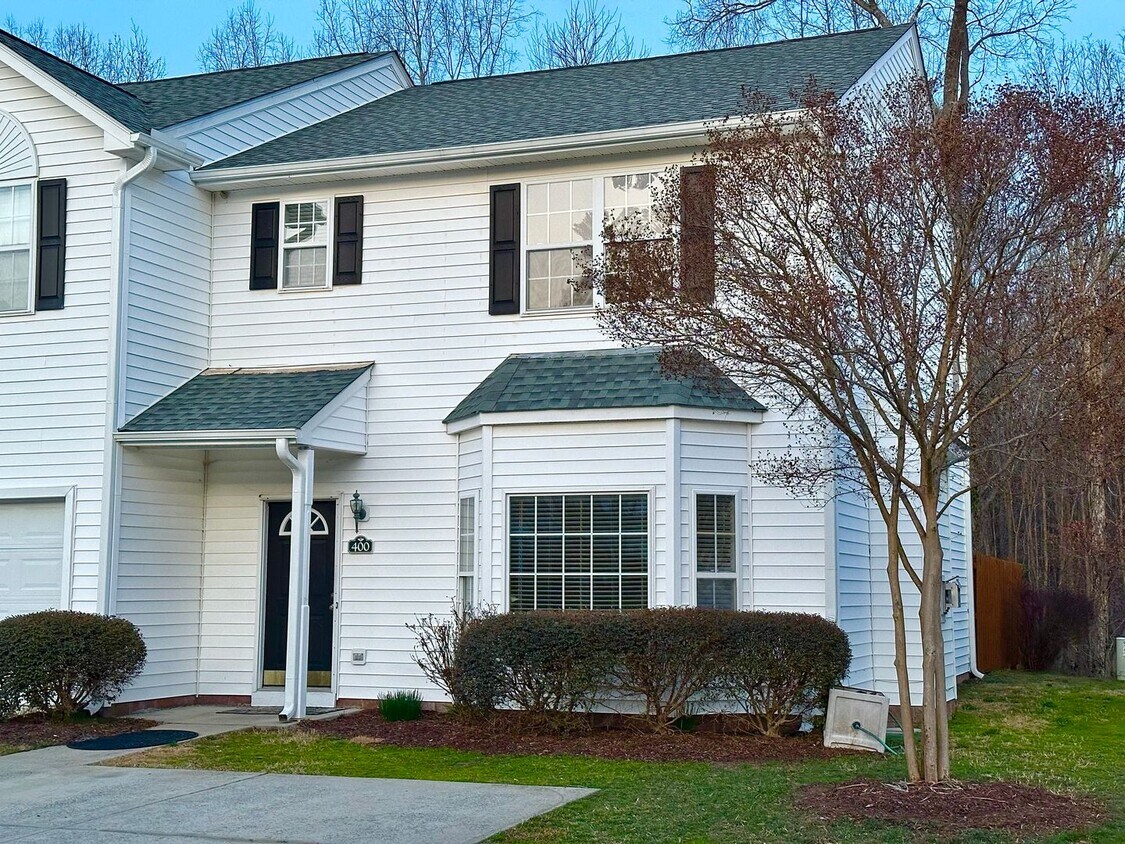 Primary Photo - Charming Townhouse in Prime Morrisville Location!