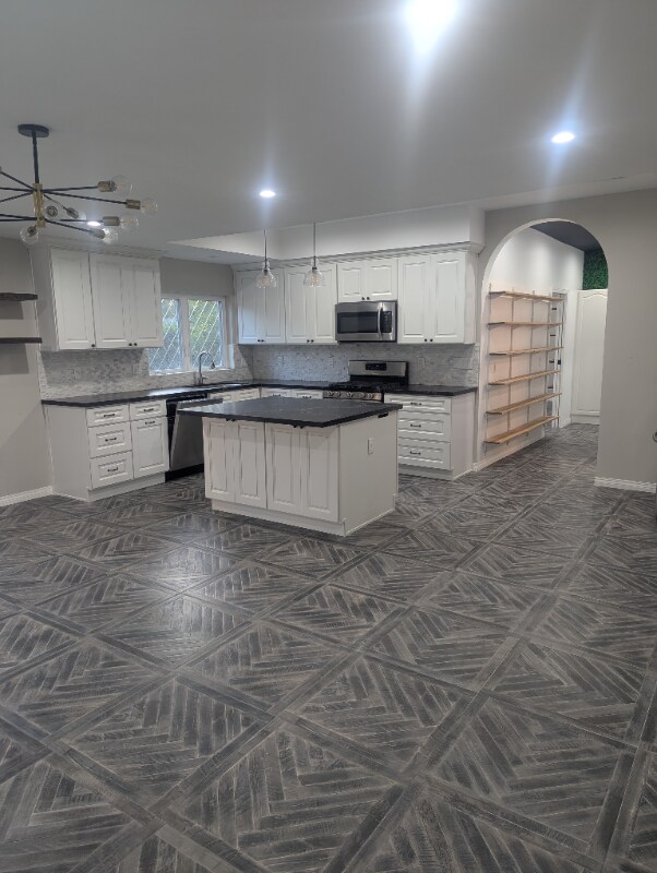 Building Photo - 3115 Hollycrest Dr