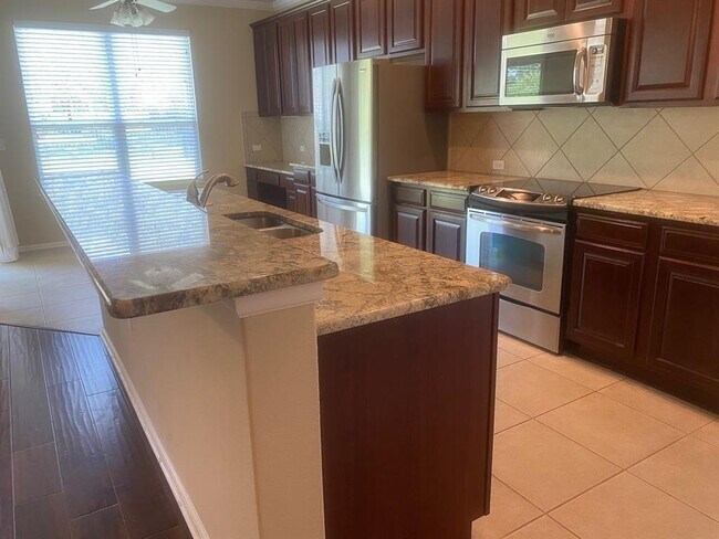 Foto del edificio - 721 Independence Creek Ln