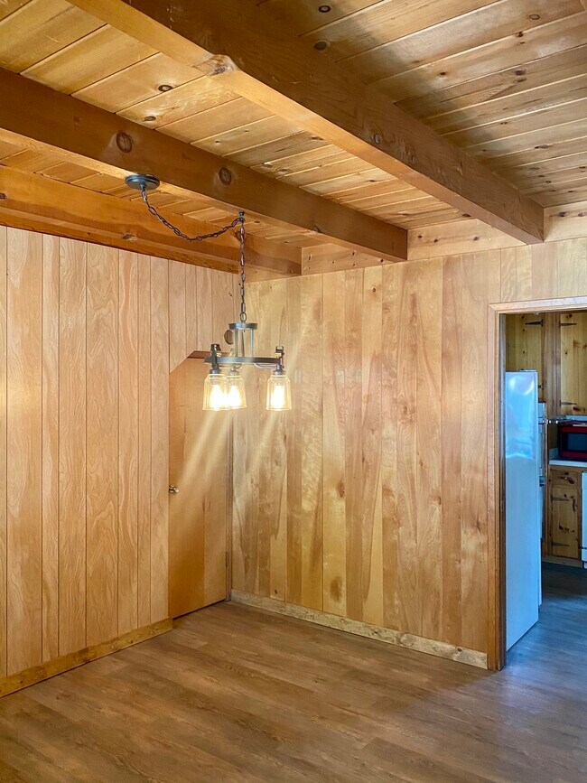 Dining - 3340 Deer Park Ave