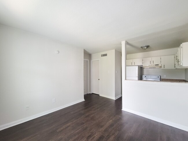 Building Photo - 101 Brookside Ln