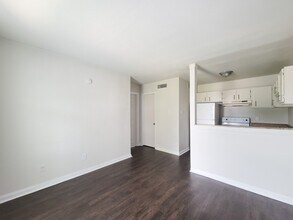 Building Photo - 101 Brookside Ln