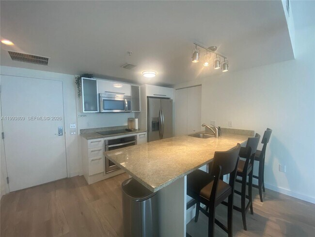 Foto del edificio - 185 SW 7th St