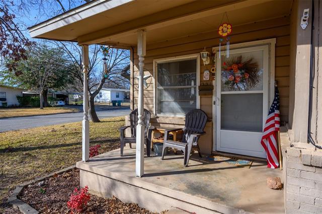 Foto del edificio - 221 W Burton St