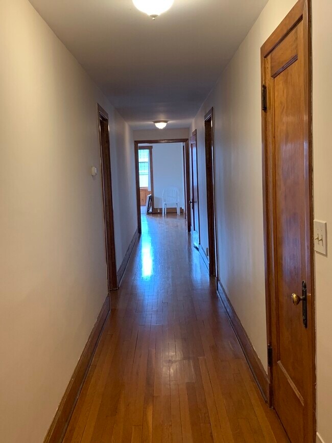 Foto del edificio - 1122 W Columbia Ave