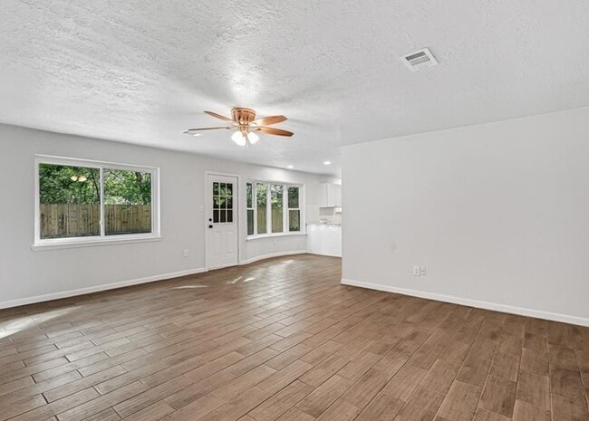 Foto del edificio - 16314 Forest Bend Ave