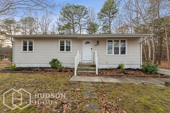 Foto principal - 6029 English Creek Ave