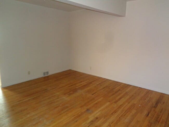 Building Photo - 810 Whitmore Rd