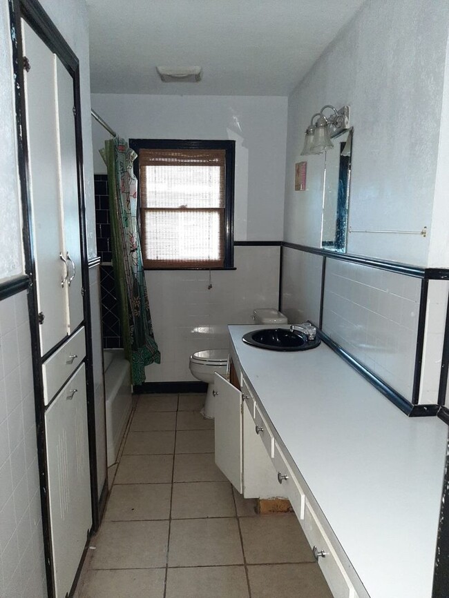 Foto del edificio - 5 Bedroom House in a great Neighborhood!