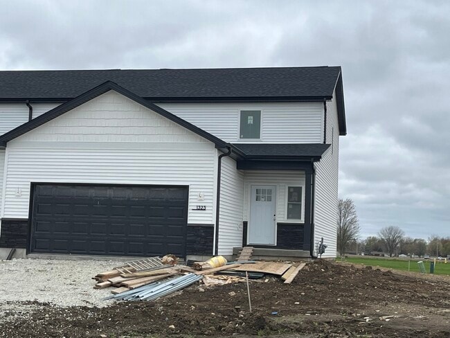 Building Photo - 1323 Sioux Turn