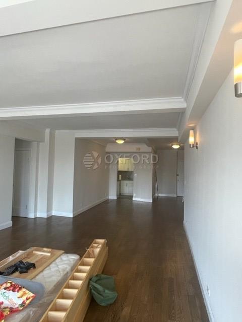 Building Photo - _7200 NO FEE**Prewar 3 Bed/3 Bath**High Fl...