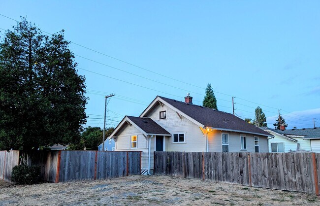 Foto del edificio - Newly Remodeled Tacoma Home! Apply Now!