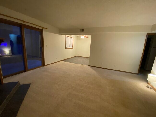 Living room - 1916 Tracy Dr