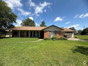 Building Photo - 207 Timber Ln