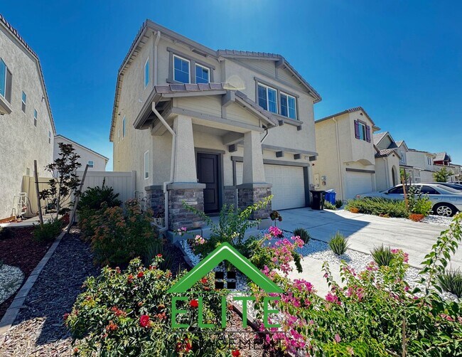 Foto del edificio - Spacious 4-Bedroom, 3-Bath Home in Prime E...