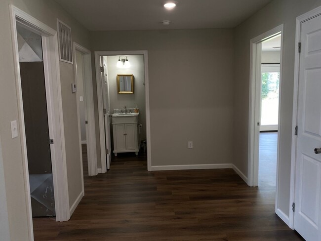 Building Photo - 2-Bed 2-Bath House in Farmington