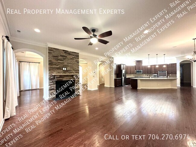 Foto del edificio - Spacious 5BR/3.5BA Home in Mooresville!