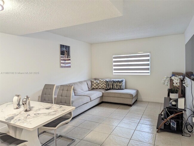 Building Photo - 8249 SW 149th Ct