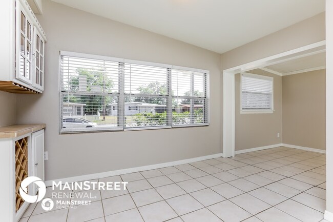 Building Photo - 6136 Bolling Dr