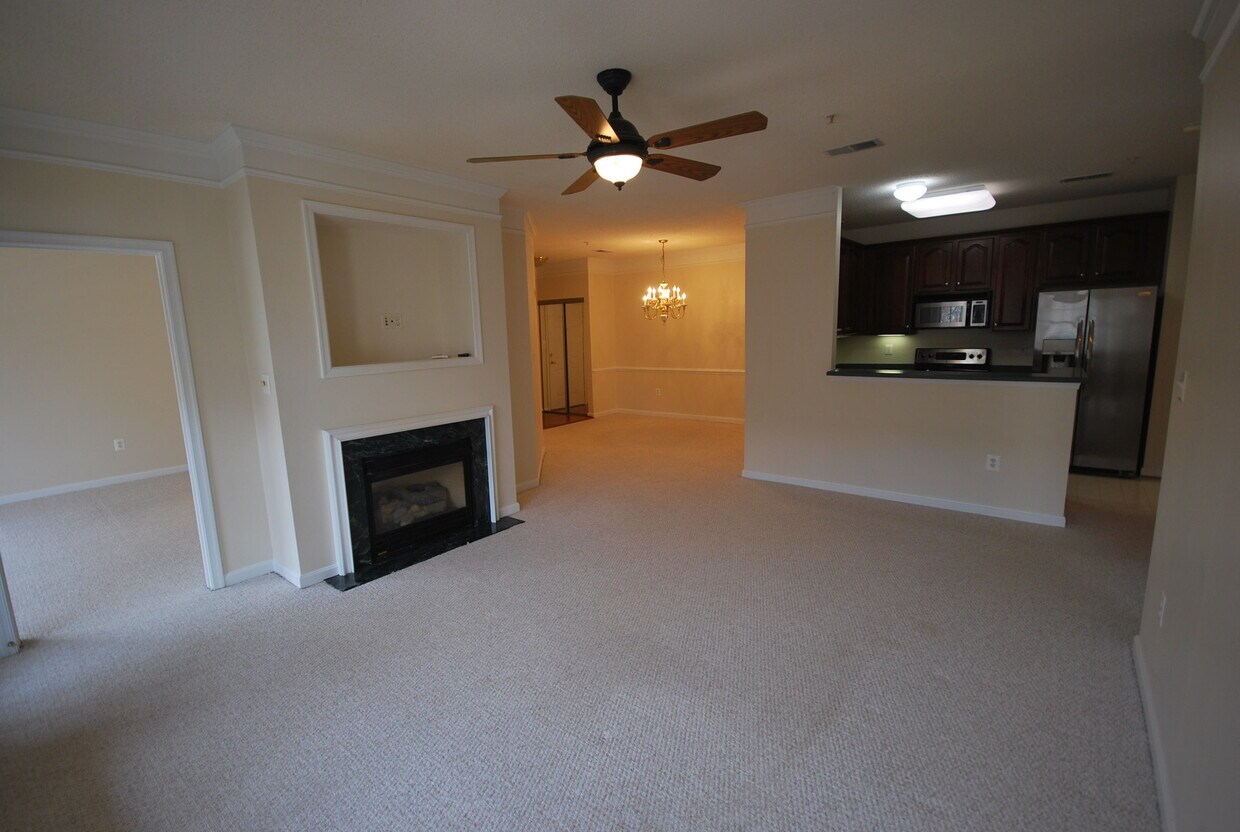 Building Photo - 12170 Abington Hall Plz