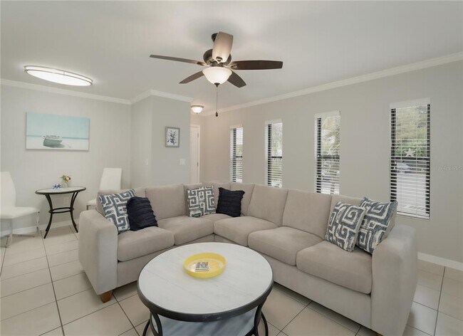 Building Photo - 704 Lyndhurst St