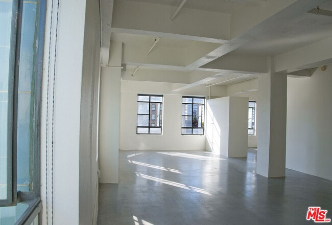 Building Photo - 849 S Broadway