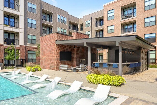 Building Photo - 15250 Quorum Dr