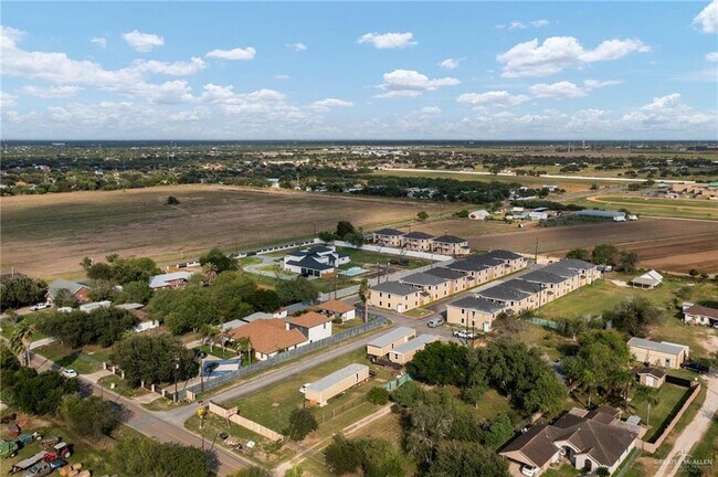 Foto del edificio - 13 W Rogers Rd