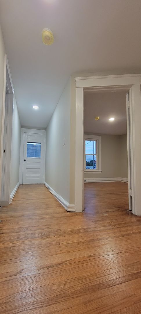 Foto del edificio - Heights 3br 1b 2 car garage with remote openers