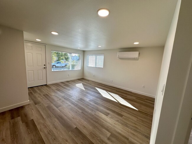 Building Photo - Charming Newly Renovated Richland Home – A...