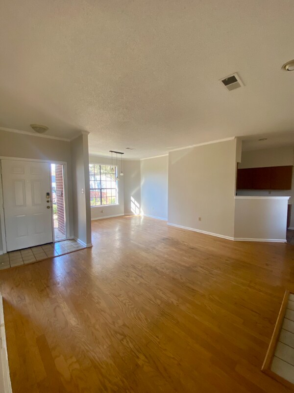 Foto del edificio - 1116 Hunter's Lake Dr