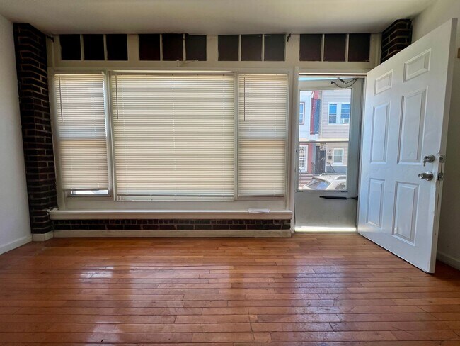 Foto del edificio - Gorgeous 3-Bedroom Townhome in Allegheny West! Available NOW!