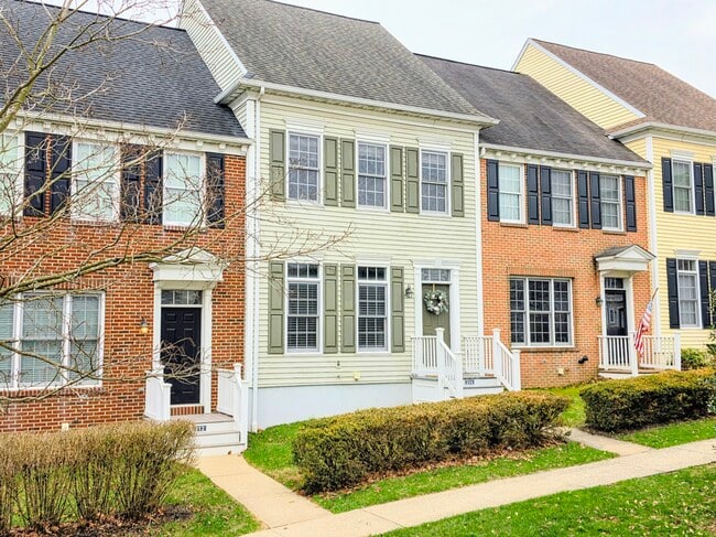 Building Photo - 214 Sagamore Hl