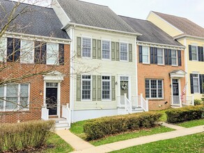 Building Photo - 214 Sagamore Hl