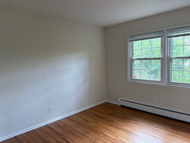 Foto del edificio - 18 Waldron Ave