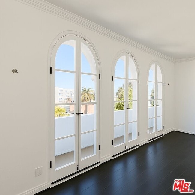 Foto del edificio - 1201 N Crescent Heights Blvd