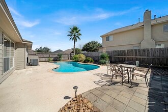 Building Photo - 987 Oak Glen Dr