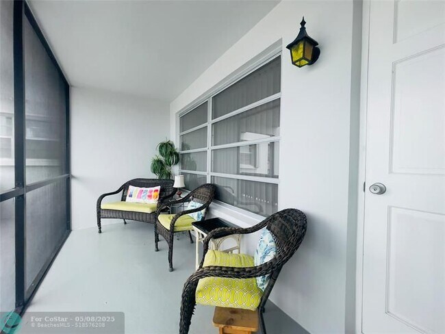 Foto del edificio - 651 Pine Dr