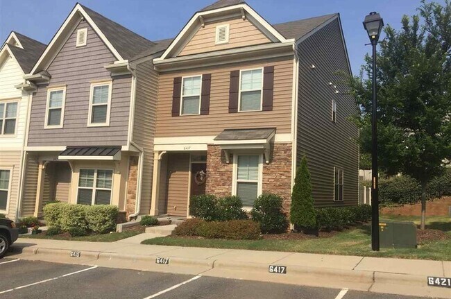 Frente de casa adosada - 6417 Swatner Drive