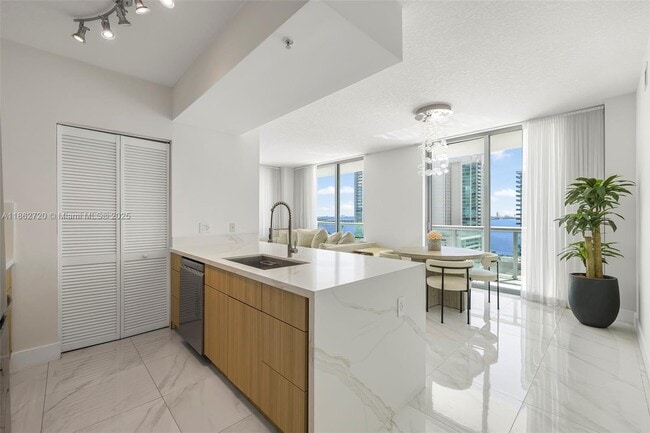 Foto del edificio - 333 NE 24th St