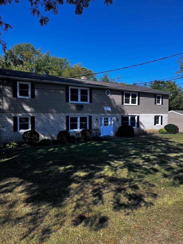Foto principal - 11593 Cleveland Ave NW