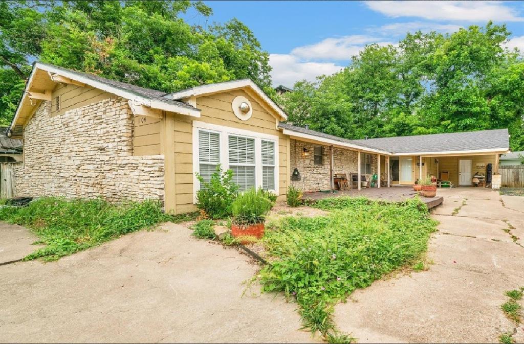 Primary Photo - 1104 Kinney Ave