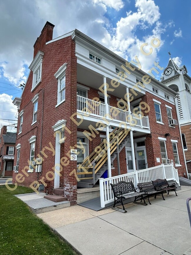 Building Photo - 5 N Main St