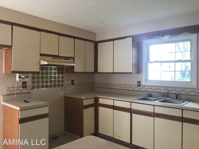 Building Photo - 4 br, 1.5 bath House - 303 Knickerbocker Ave