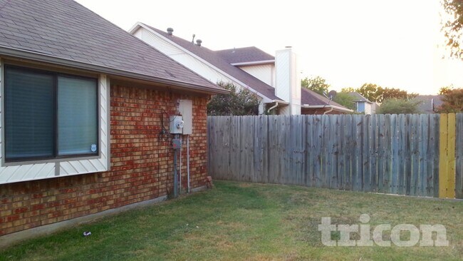 Foto del edificio - 2758 Briar Hill Dr