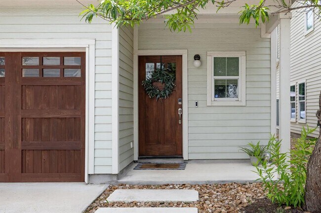 Building Photo - 2705 Halcyon Dr